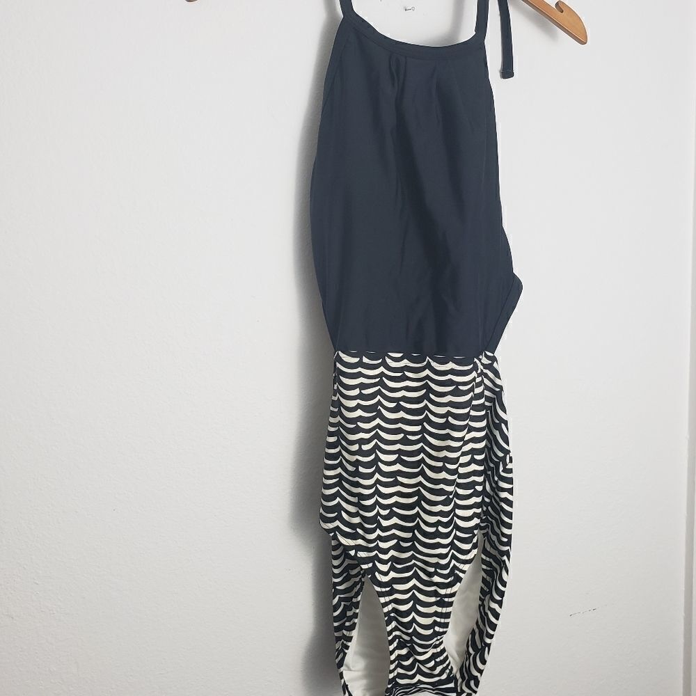 One piece with built in bra and wave pattern